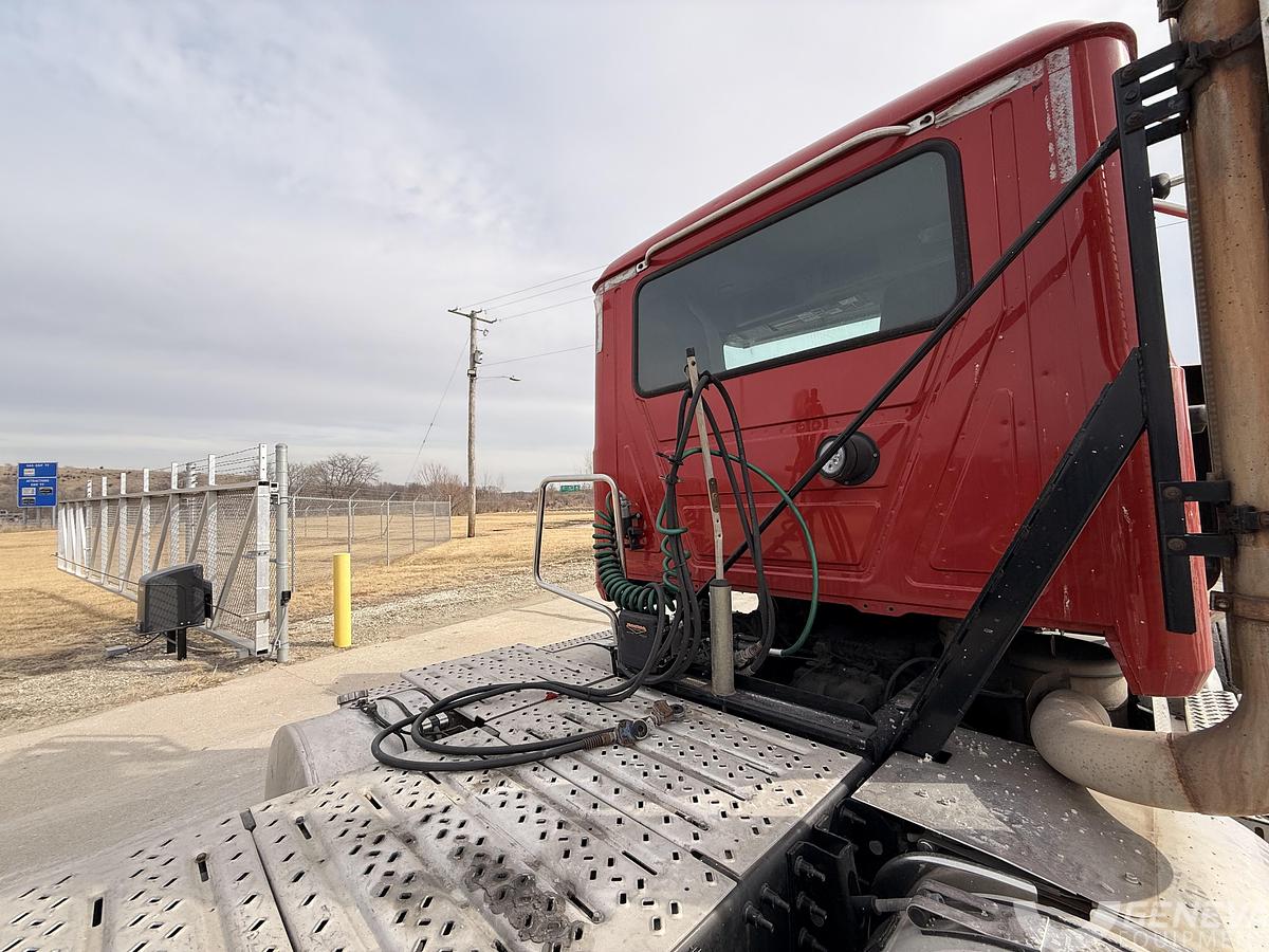 Used 2016 Mack CHU613