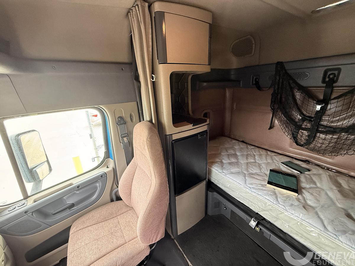 Used 2016 Freightliner CA 125