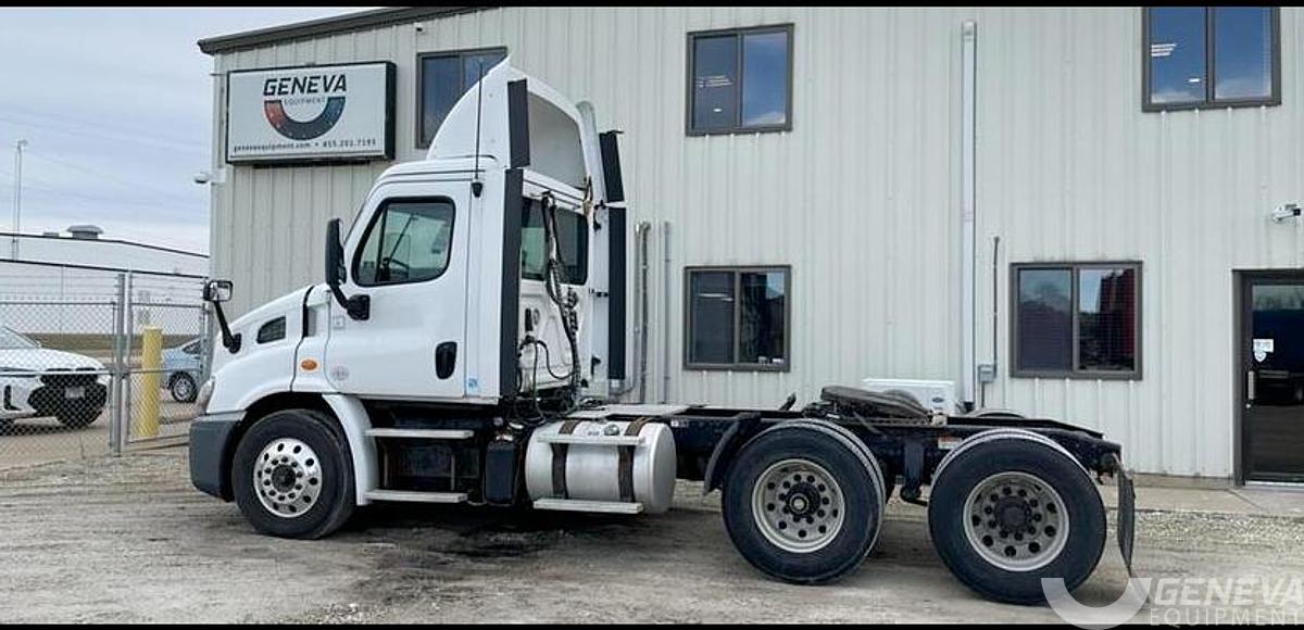 Used 2018 Freightliner Cascadia 113