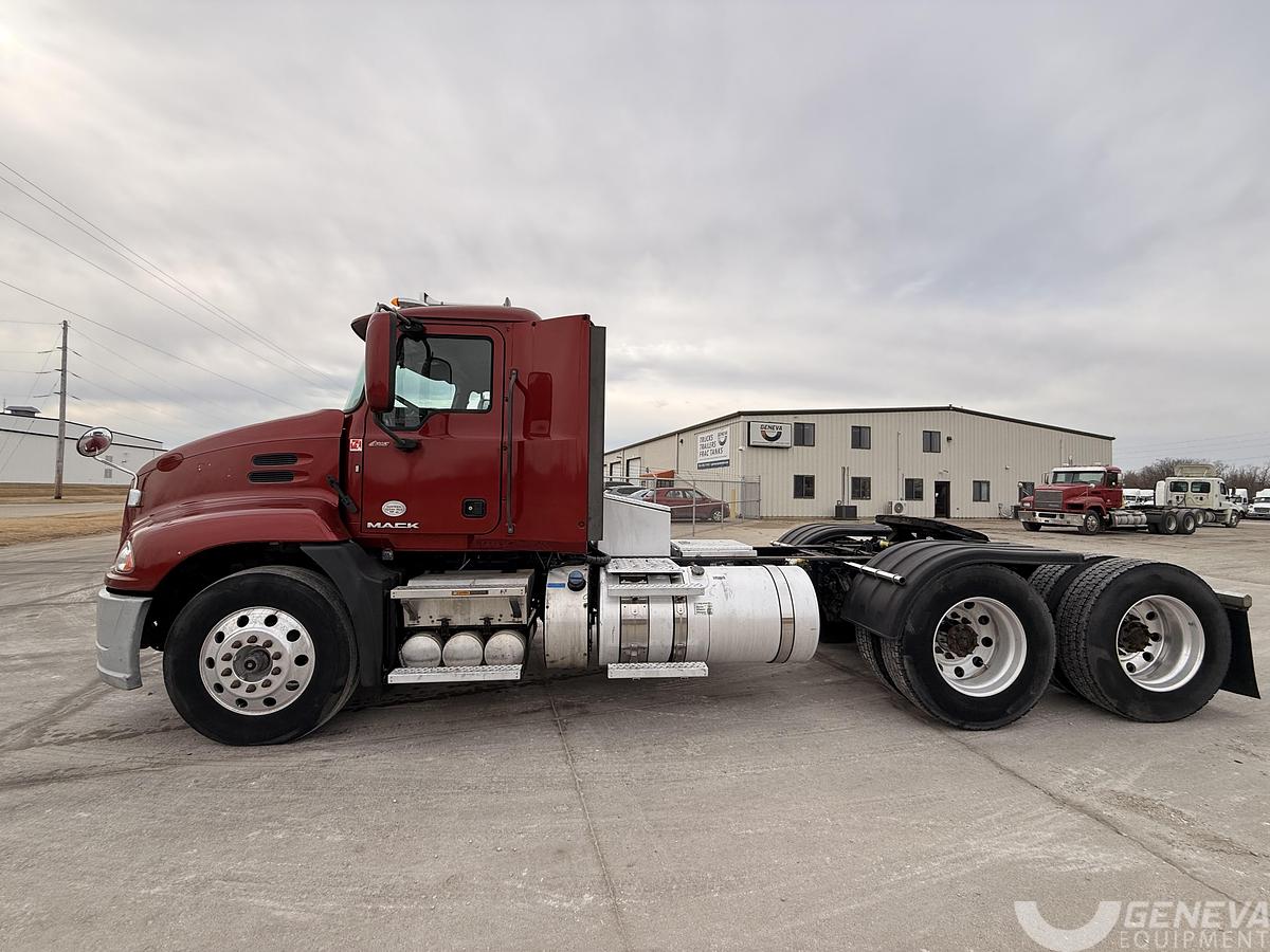 Used 2016 Mack Pinnacle CXU613
