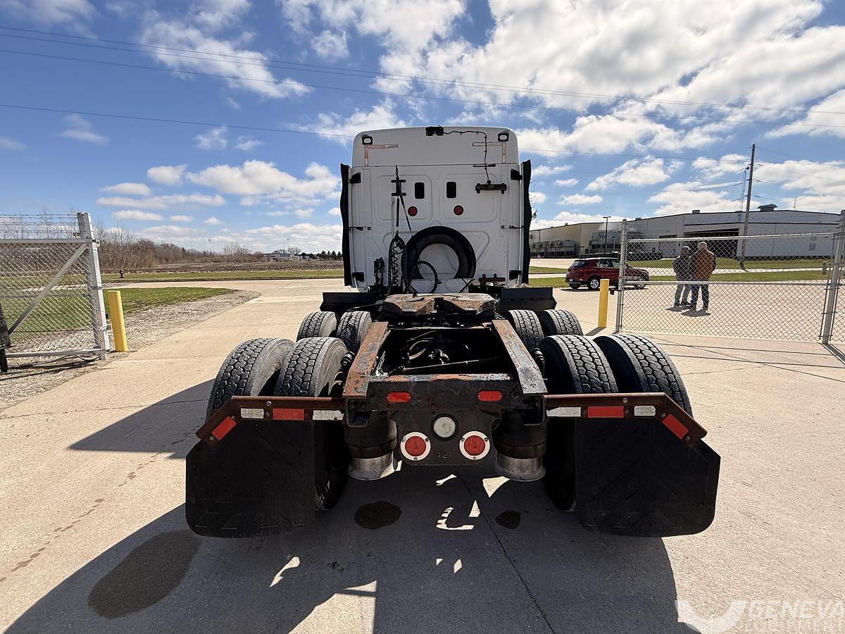 Used 2014 Freightliner CA 125