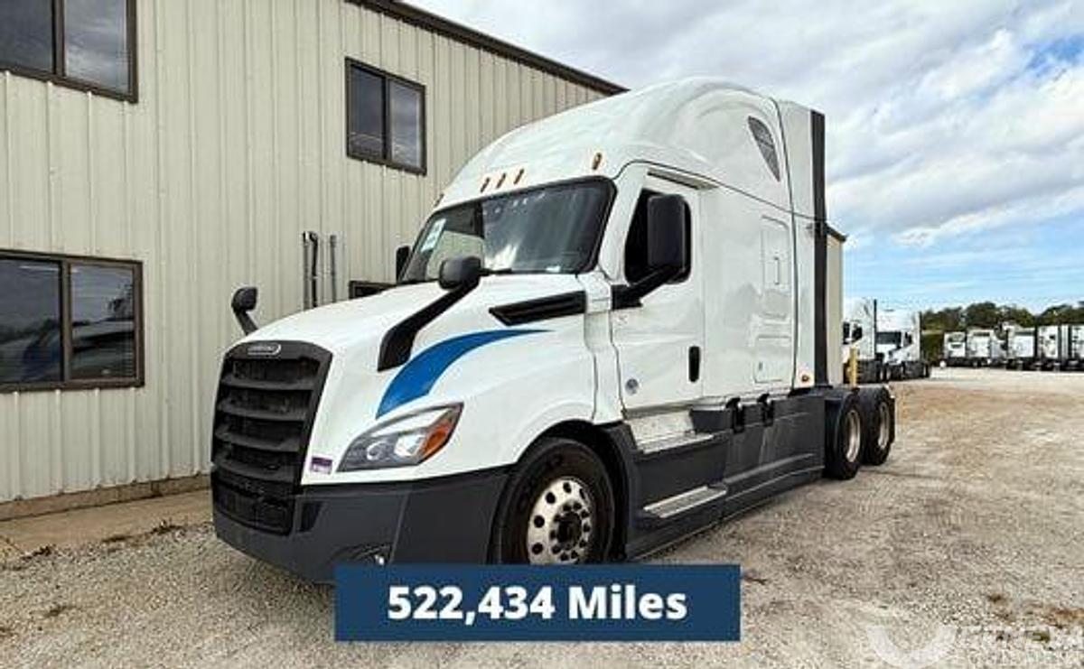 Used 2022 Freightliner Cascadia 126
