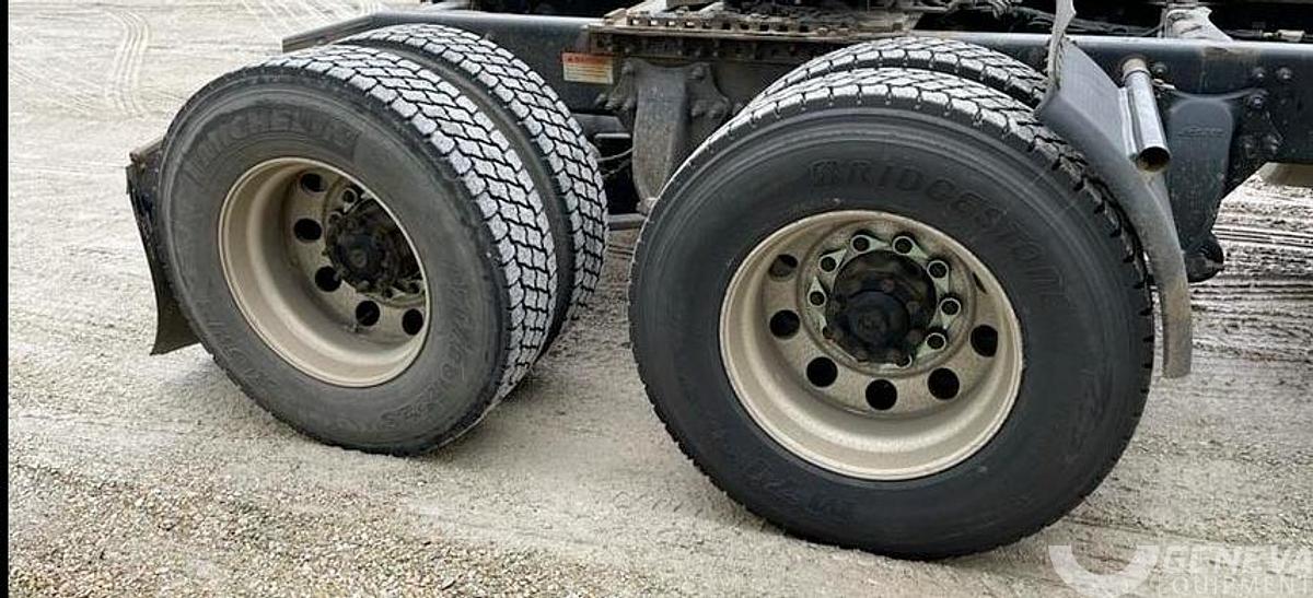 Used 2018 Freightliner Cascadia 113