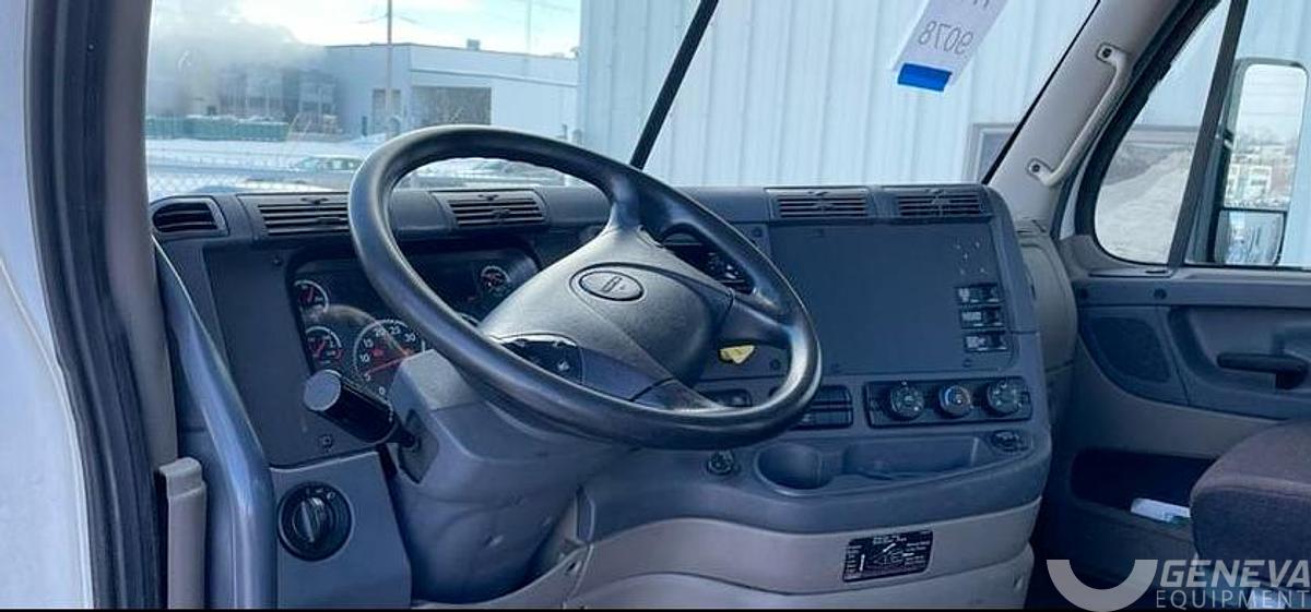 Used 2018 Freightliner Cascadia 113