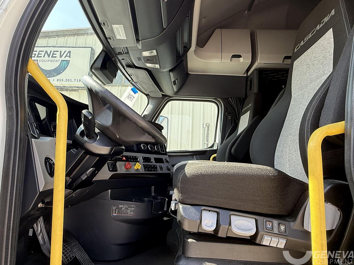 Used 2021 Freightliner Cascadia 126