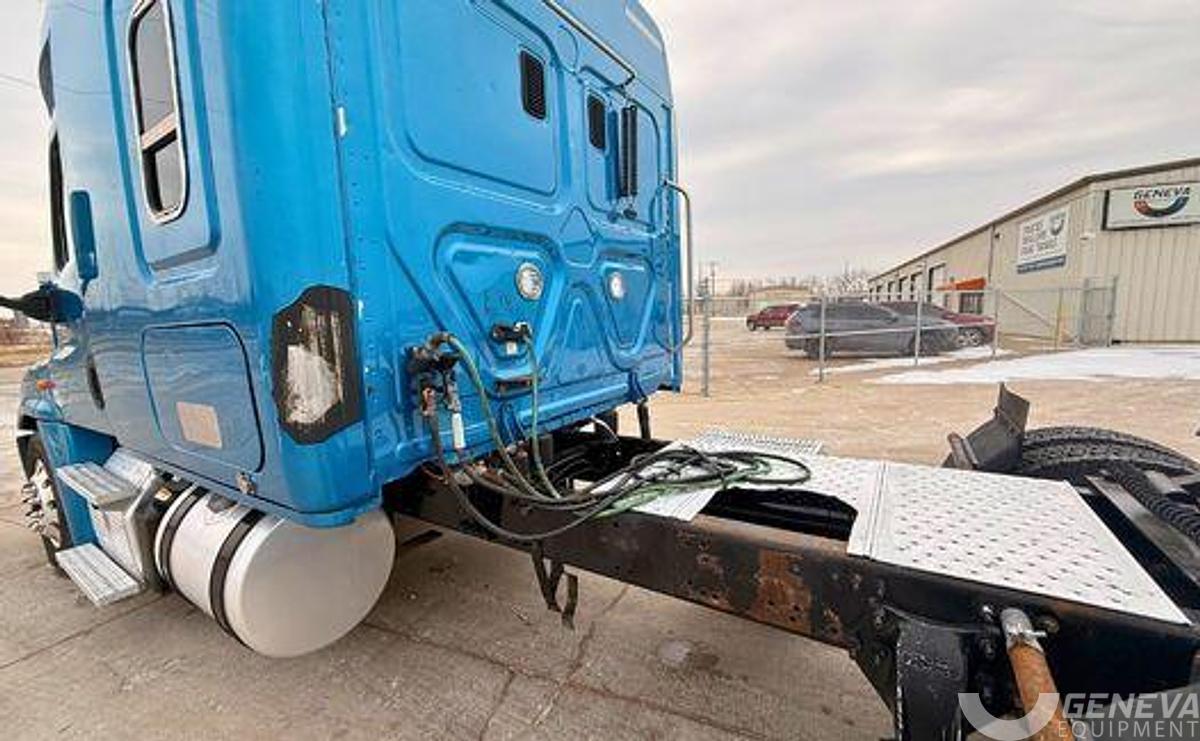 Used 2016 Freightliner CA 125