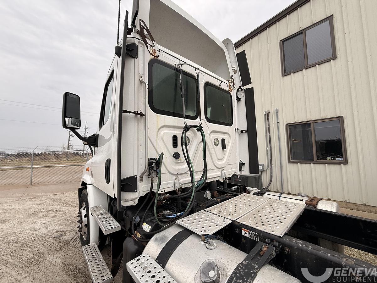 Used 2018 Freightliner Cascadia 113