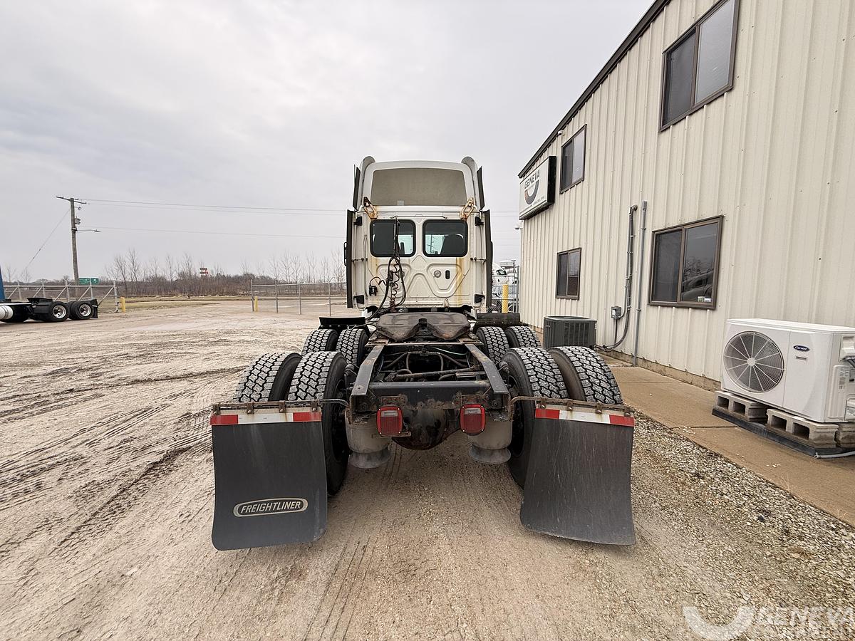 Used 2018 Freightliner Cascadia 113