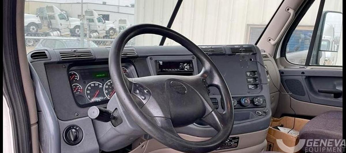 Used 2018 Freightliner Cascadia 113