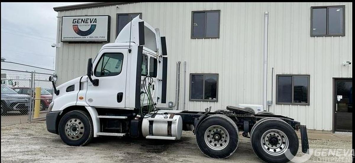 Used 2018 Freightliner Cascadia 113