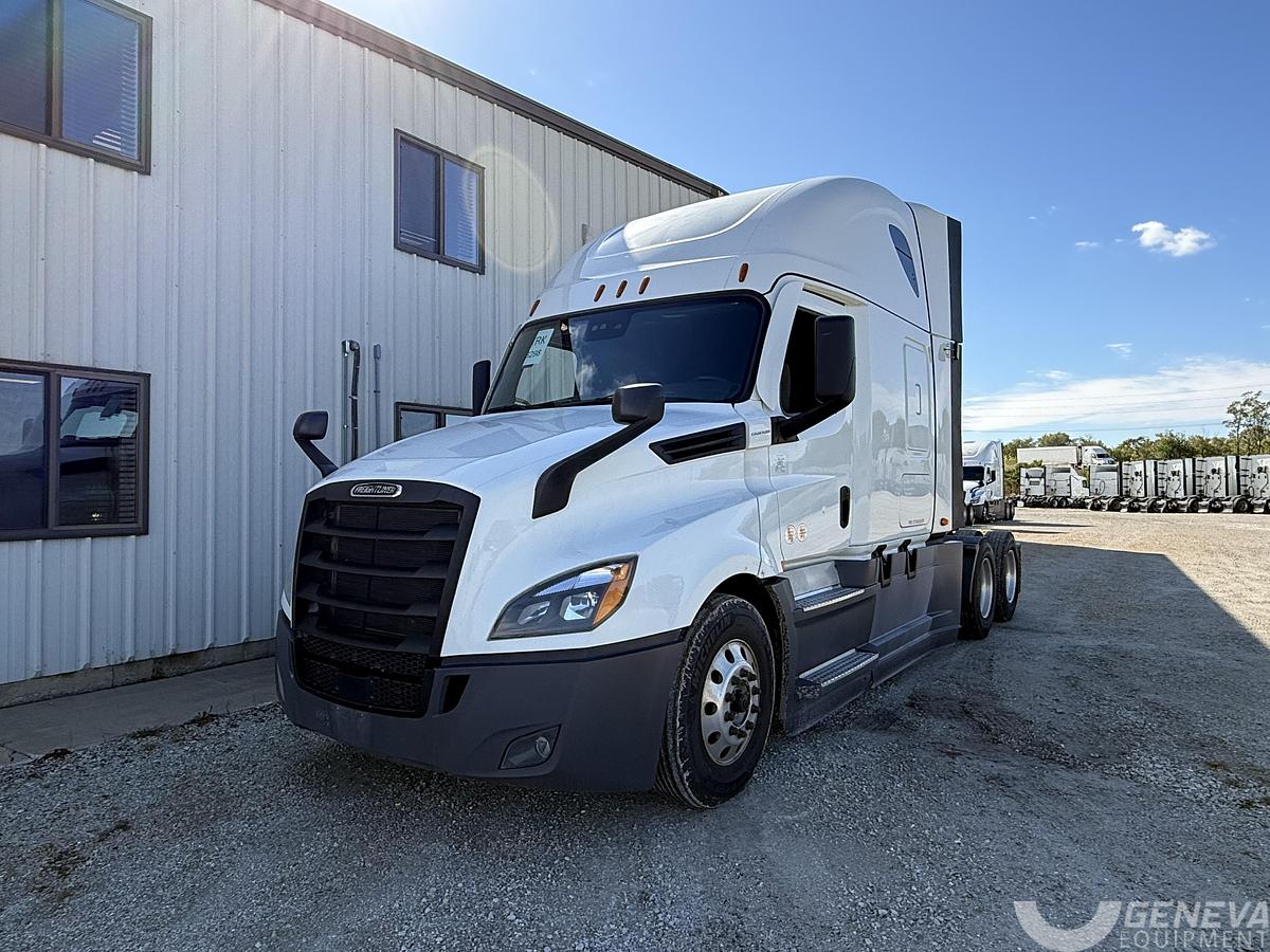 Used 2021 Freightliner Cascadia 126