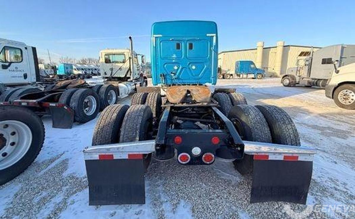 Used 2016 Freightliner CA 125
