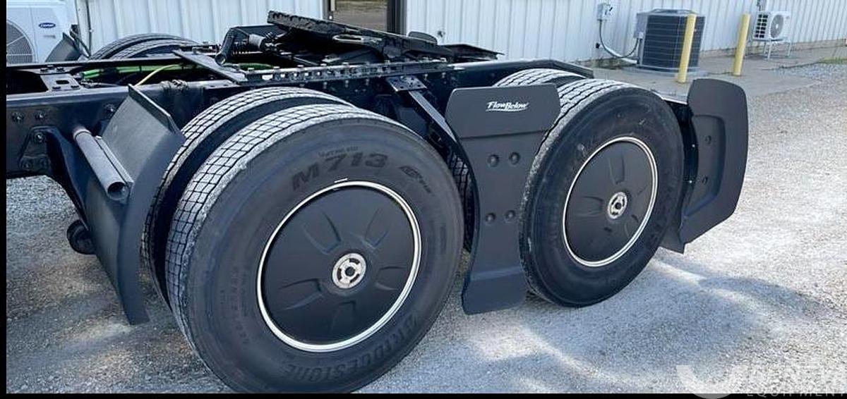 Used 2023 International LT625