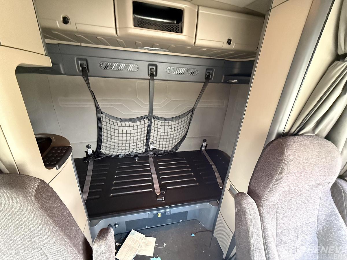 Used 2020 Freightliner Cascadia 113