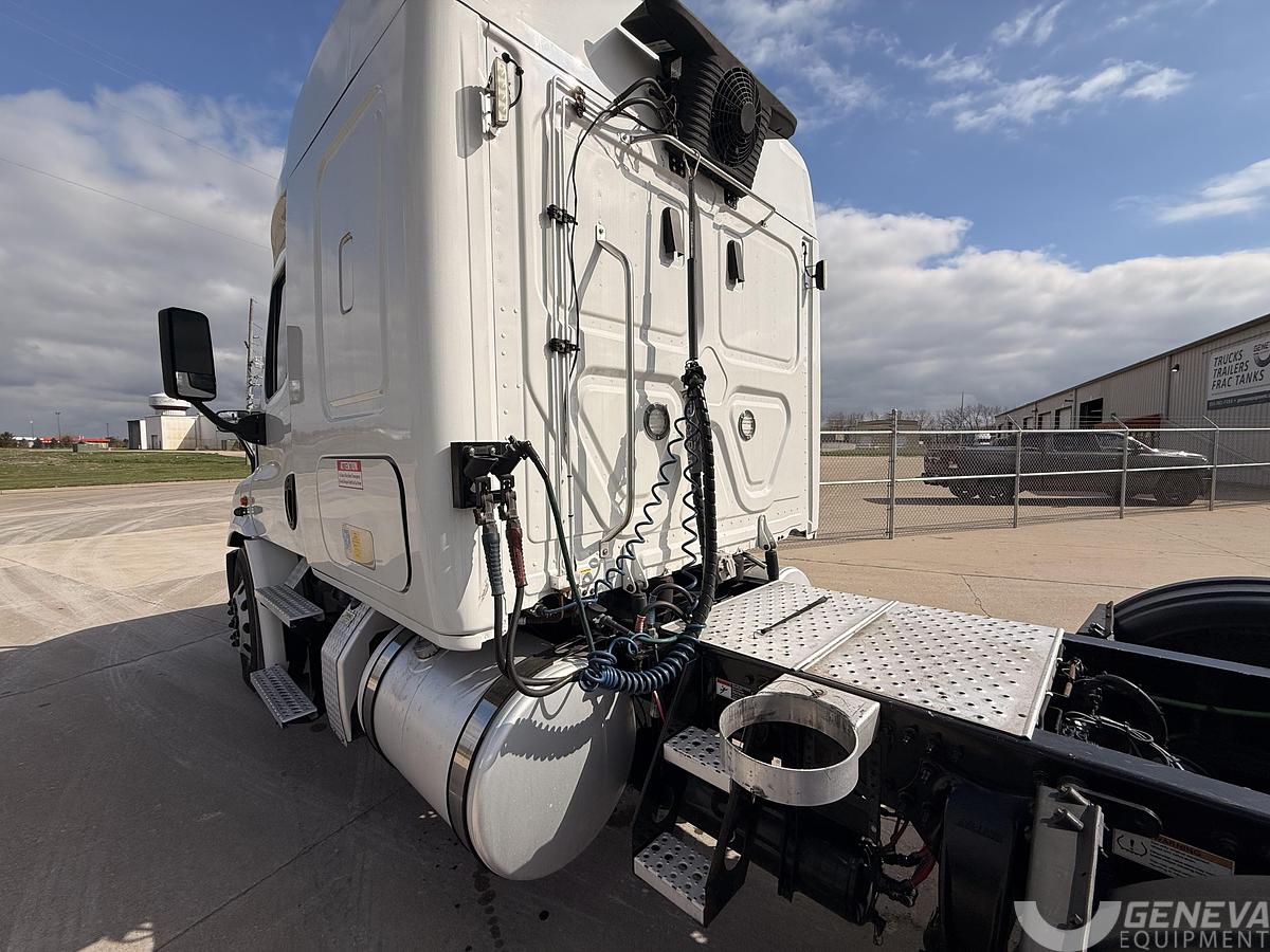 Used 2020 Freightliner Cascadia 113