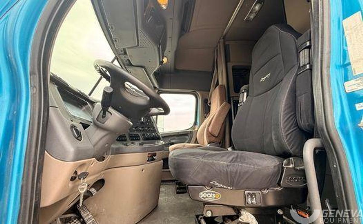 Used 2016 Freightliner CA 125