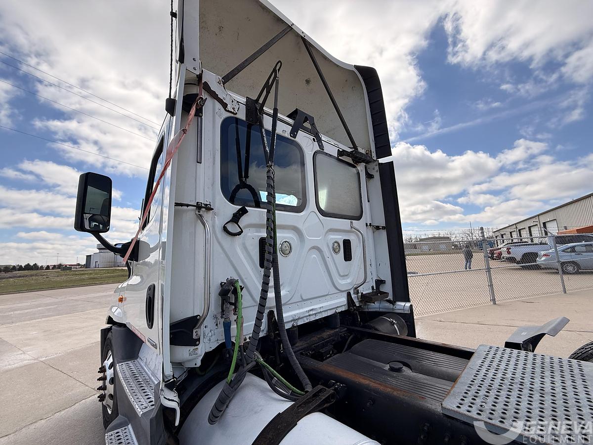 Used 2015 Freightliner Cascadia