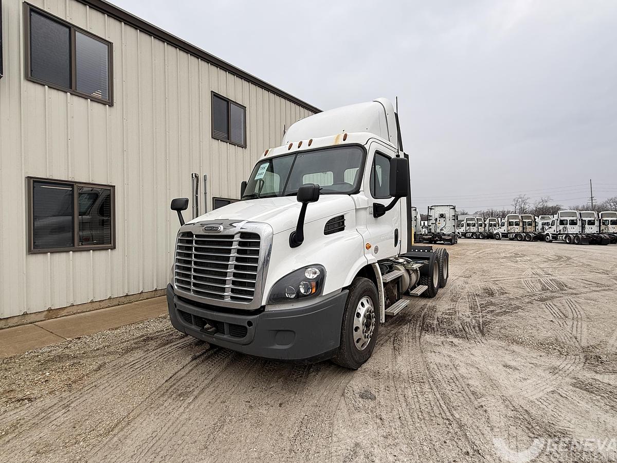 Used 2018 Freightliner Cascadia 113
