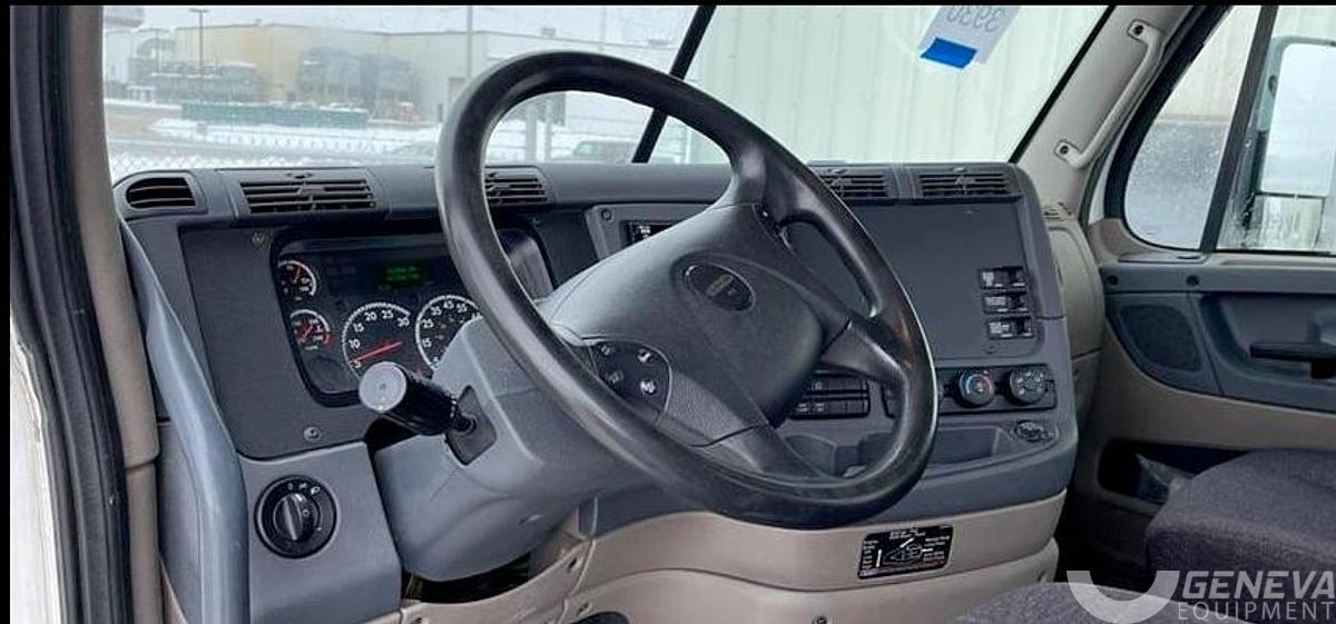 Used 2018 Freightliner Cascadia 113