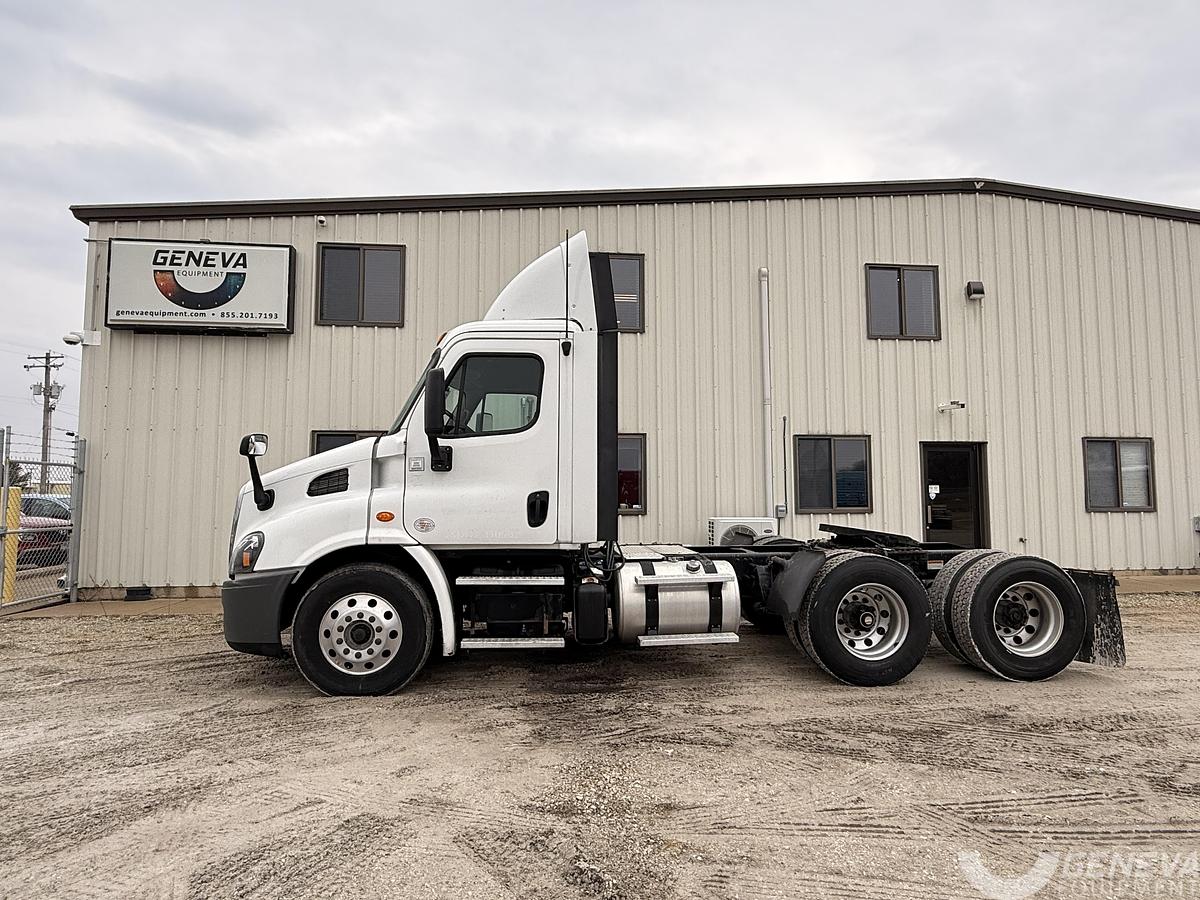 Used 2018 Freightliner Cascadia 113