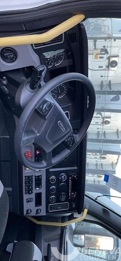 Used 2022 Freightliner Cascadia 126