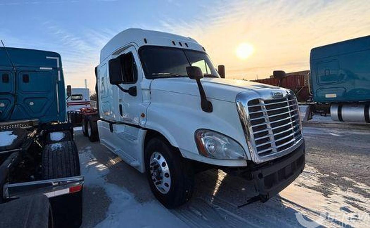 Used 2014 Freightliner CA 125