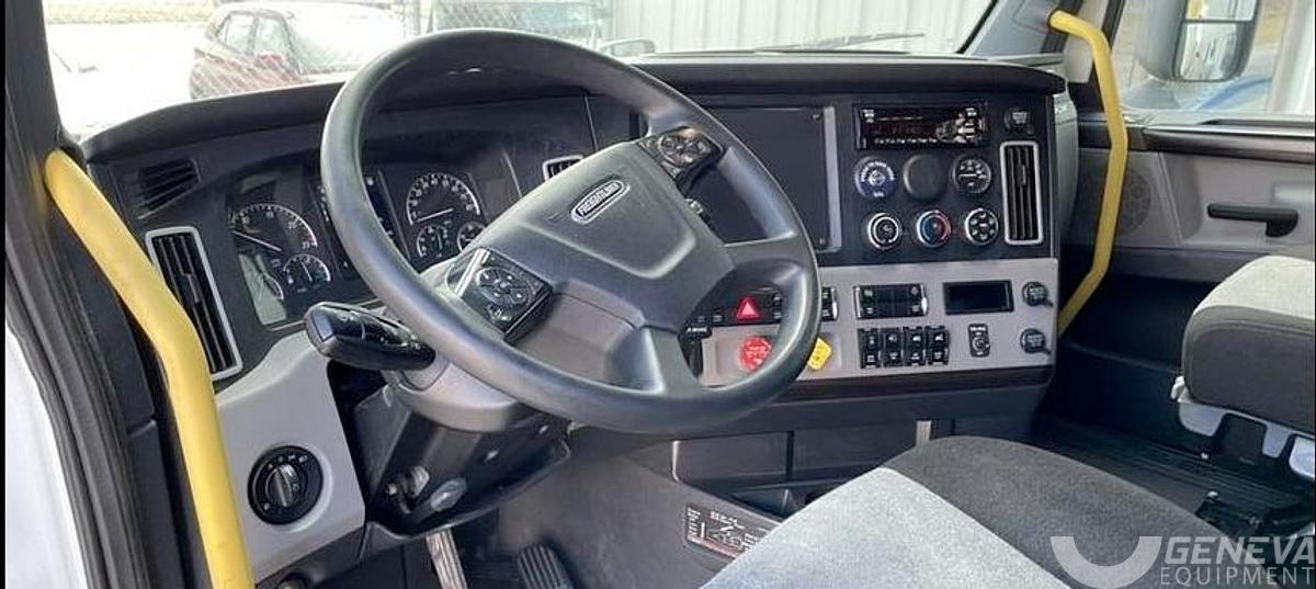 Used 2022 Freightliner Cascadia 126