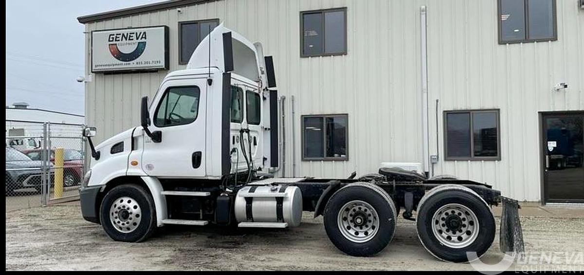 Used 2018 Freightliner Cascadia 113