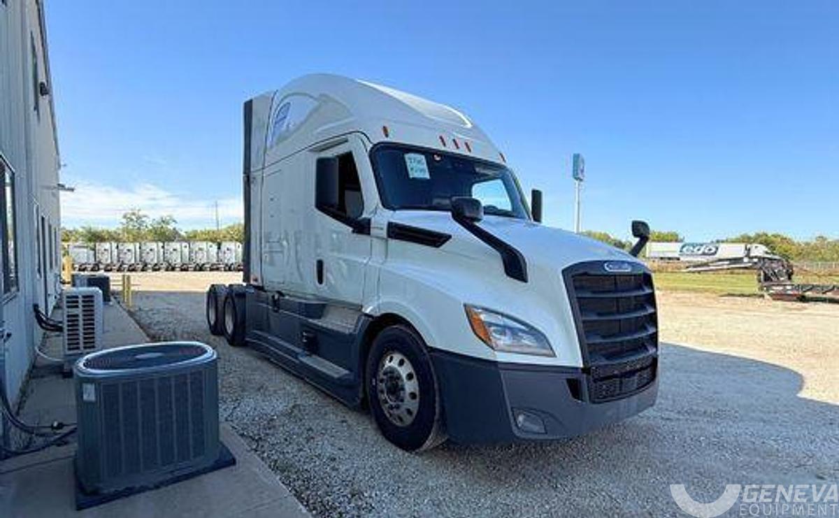 Used 2021 Freightliner Cascadia 126