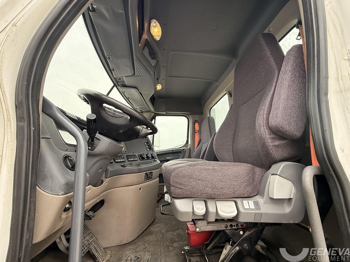 Used 2018 Freightliner Cascadia 113