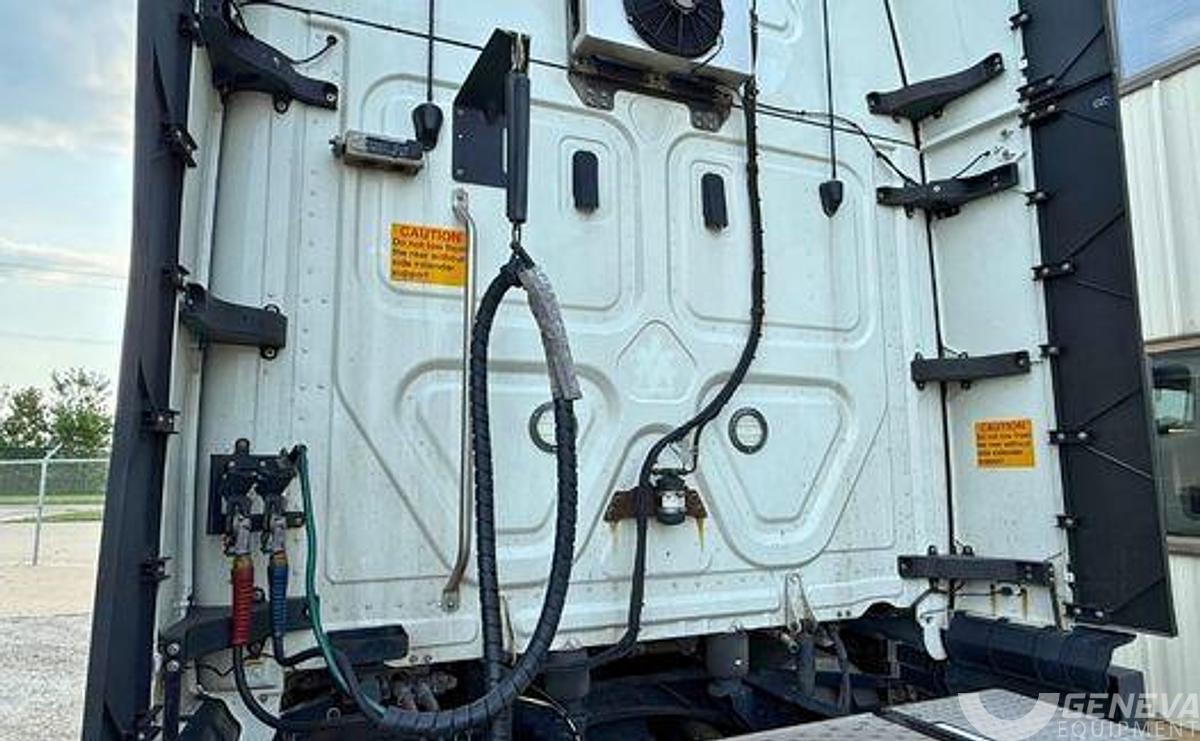 Used 2021 Freightliner Cascadia 126