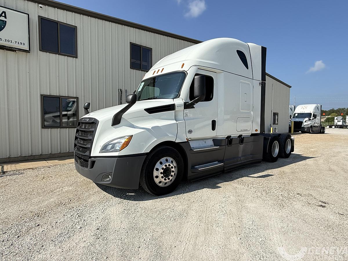 Used 2021 Freightliner Cascadia 126