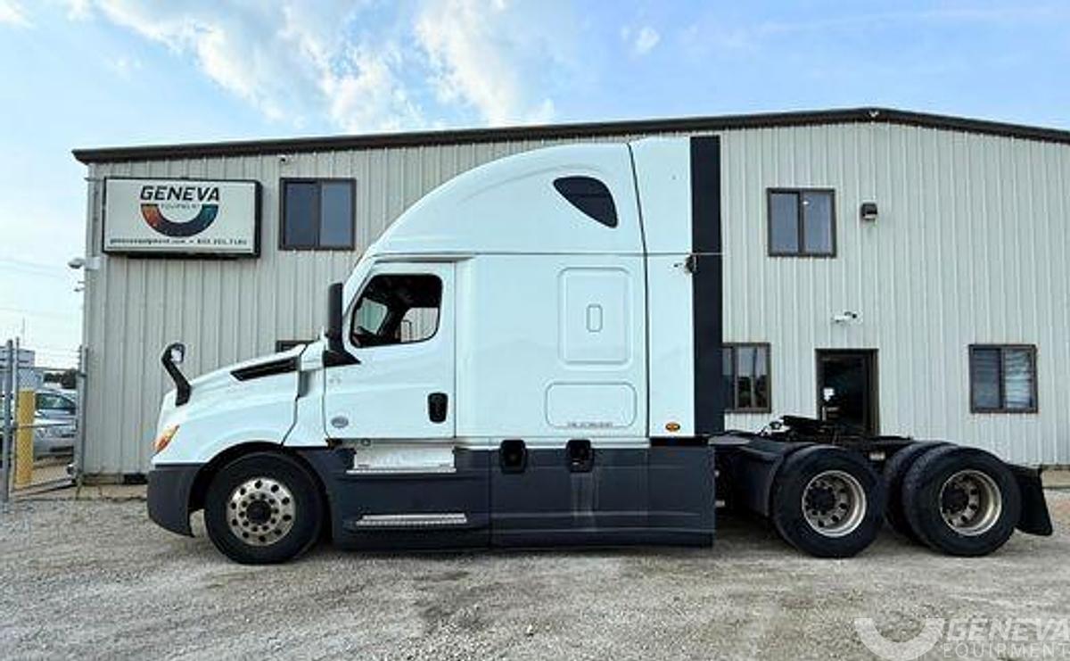 Used 2021 Freightliner Cascadia 126
