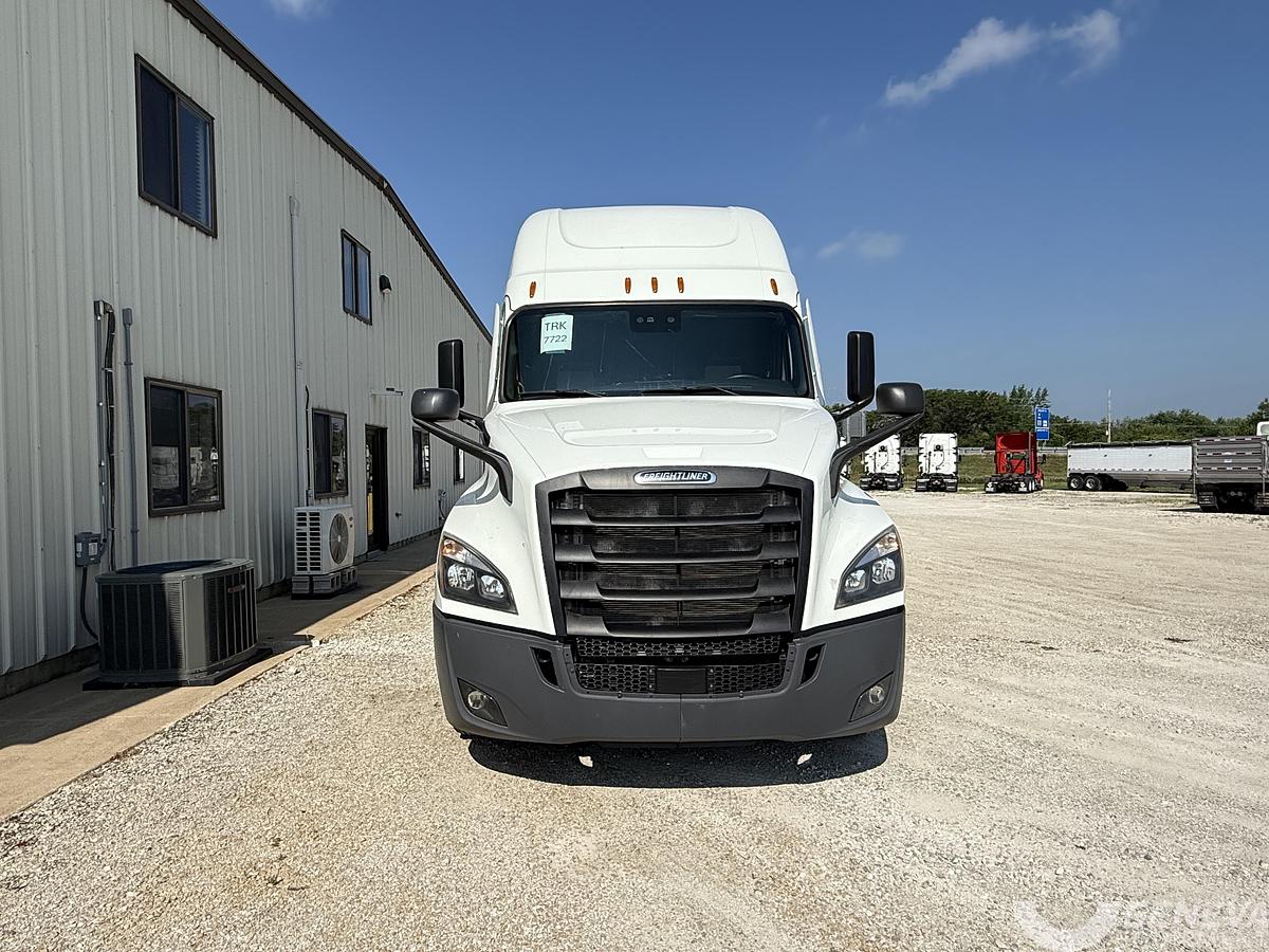 Used 2021 Freightliner Cascadia 126