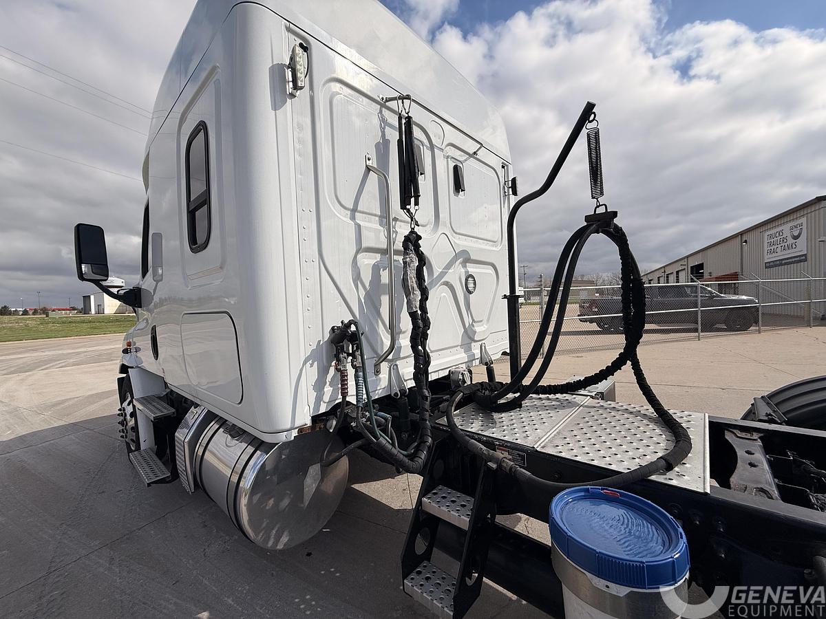 Used 2020 Freightliner Cascadia 113