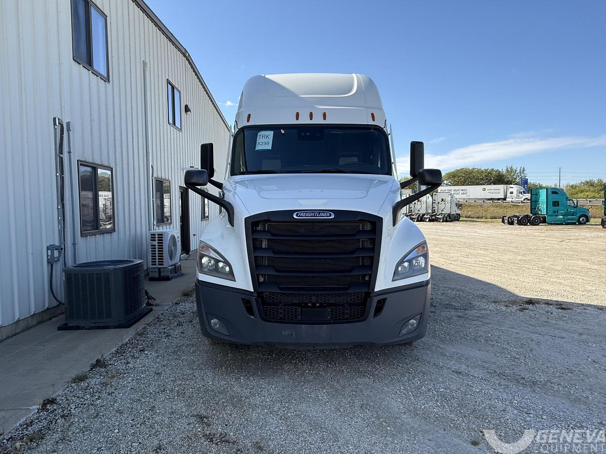 Used 2021 Freightliner Cascadia 126