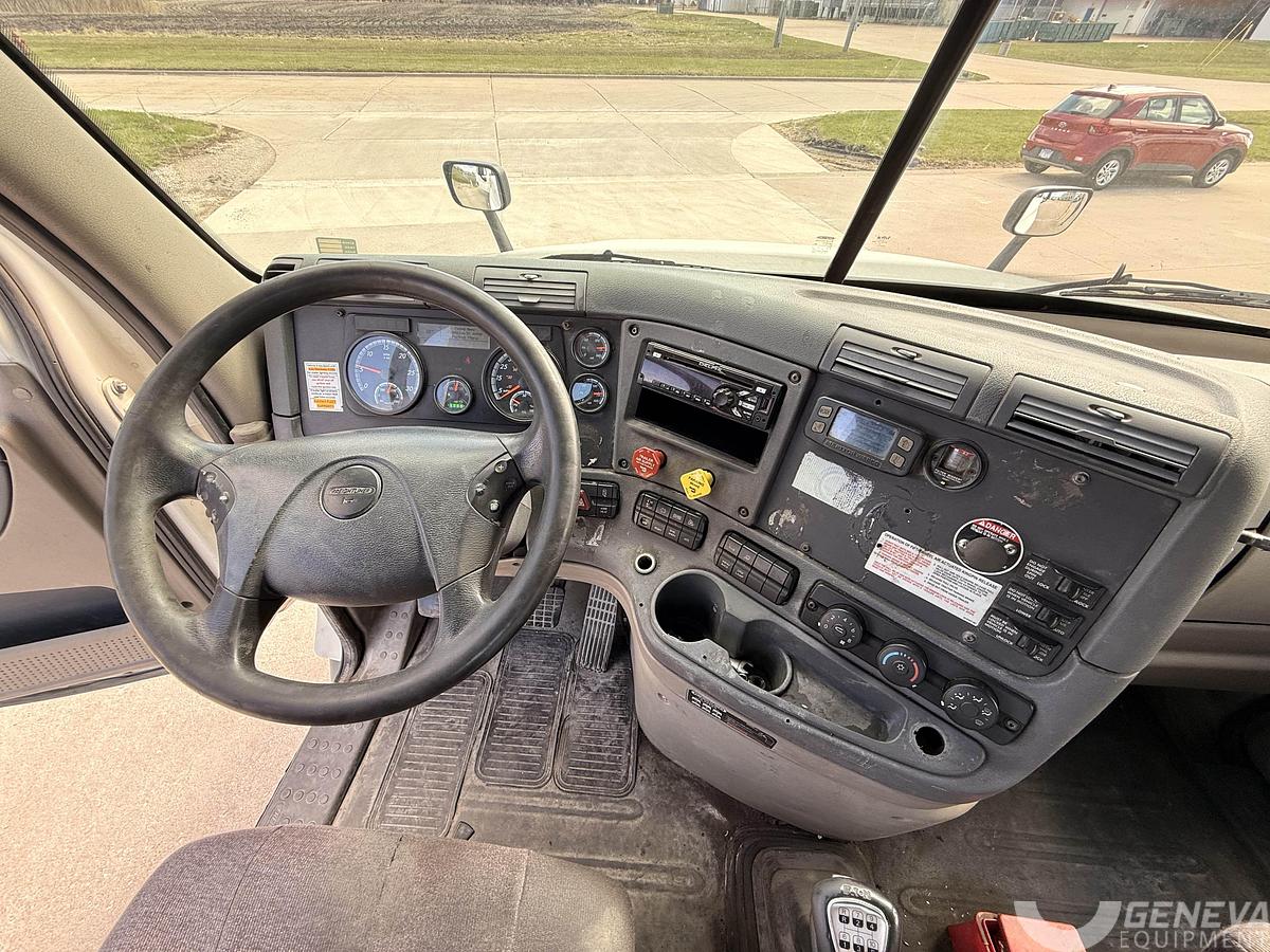Used 2015 Freightliner Cascadia