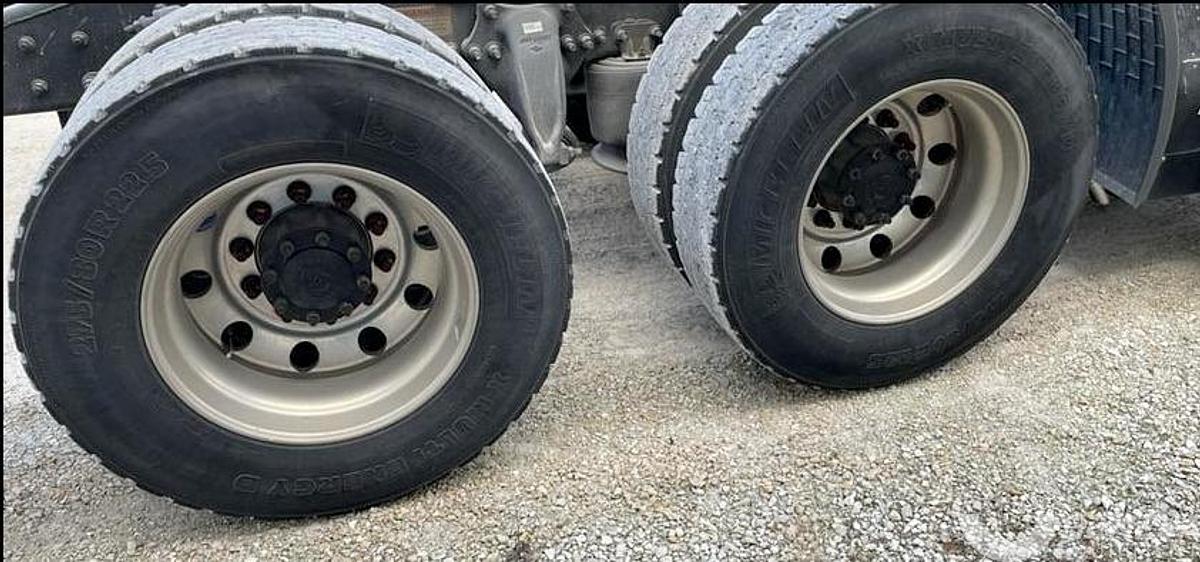 Used 2022 Freightliner Cascadia 126