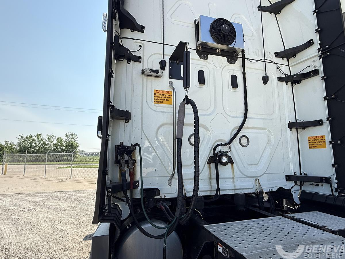 Used 2021 Freightliner Cascadia 126