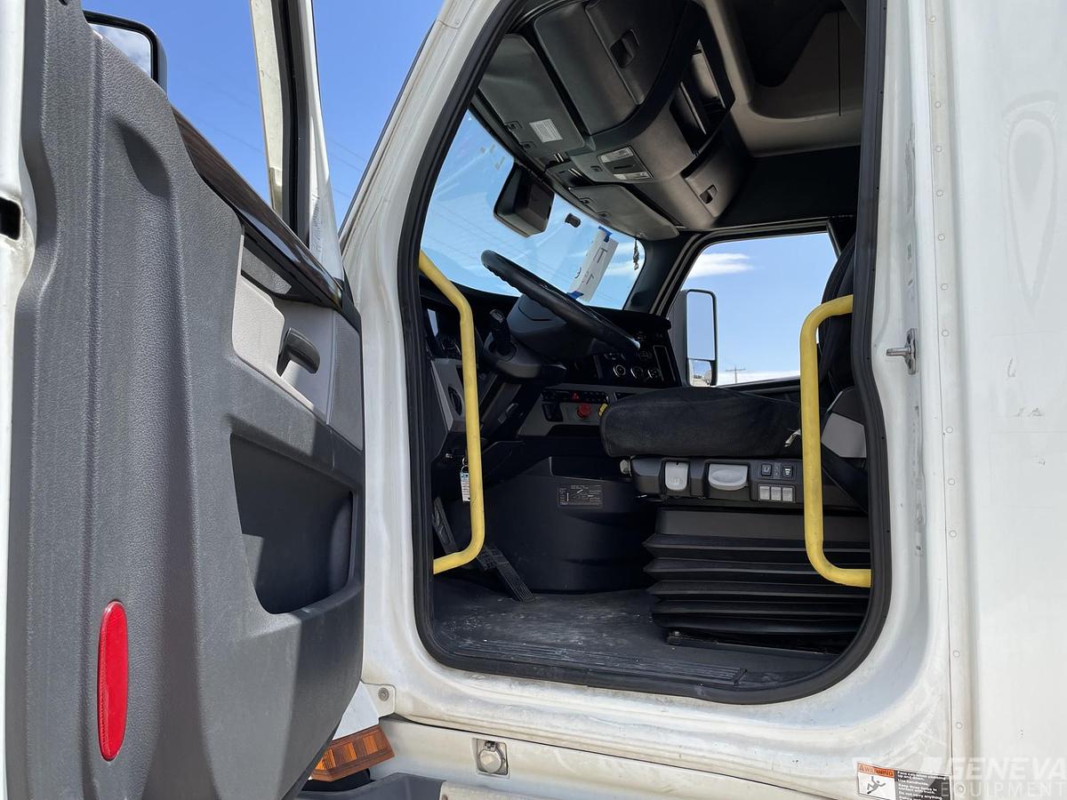 Used 2022 Freightliner Cascadia 126