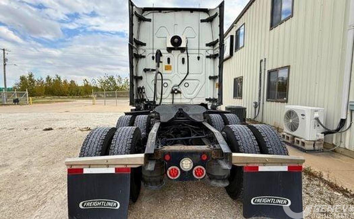 Used 2022 Freightliner Cascadia 126