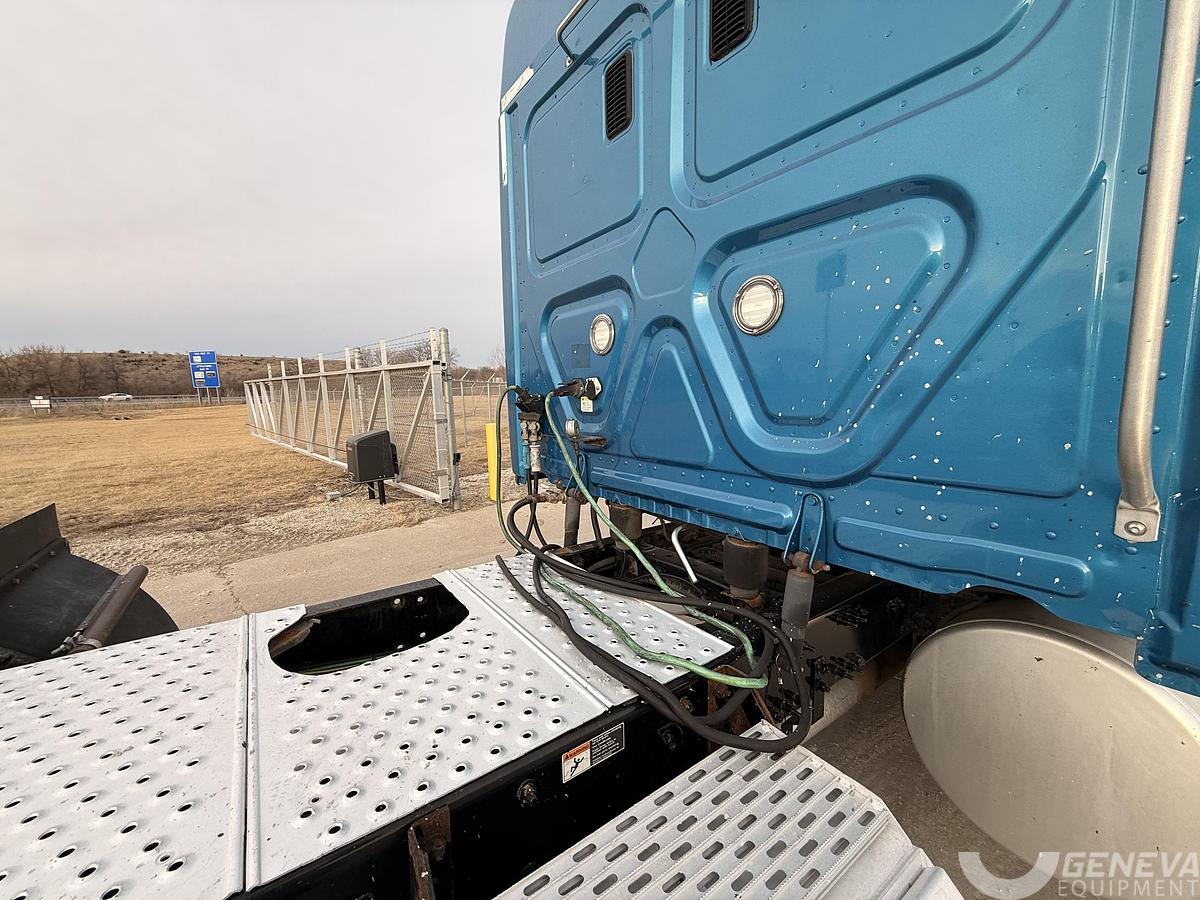 Used 2016 Freightliner CA 125