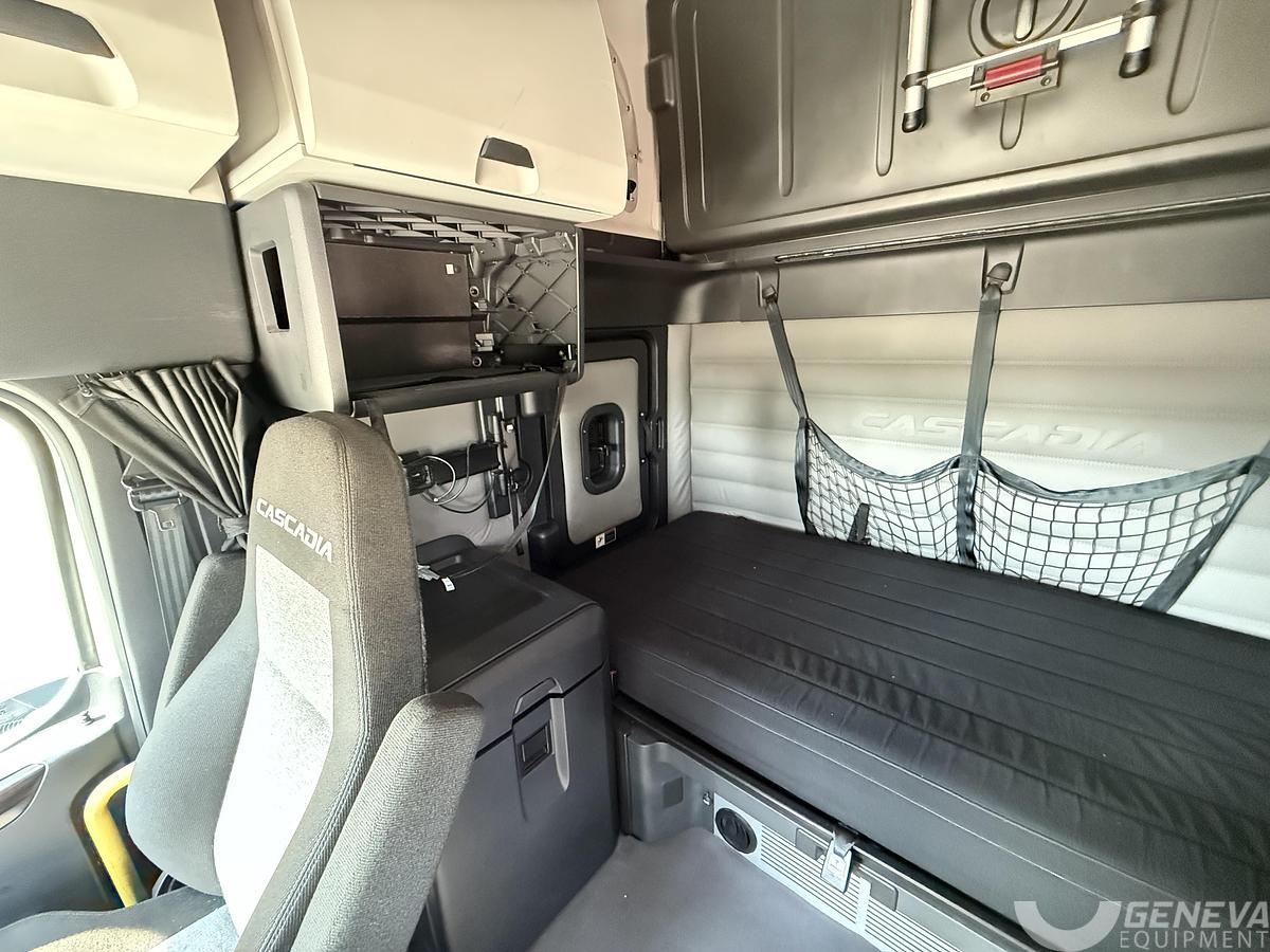 Used 2021 Freightliner Cascadia 126