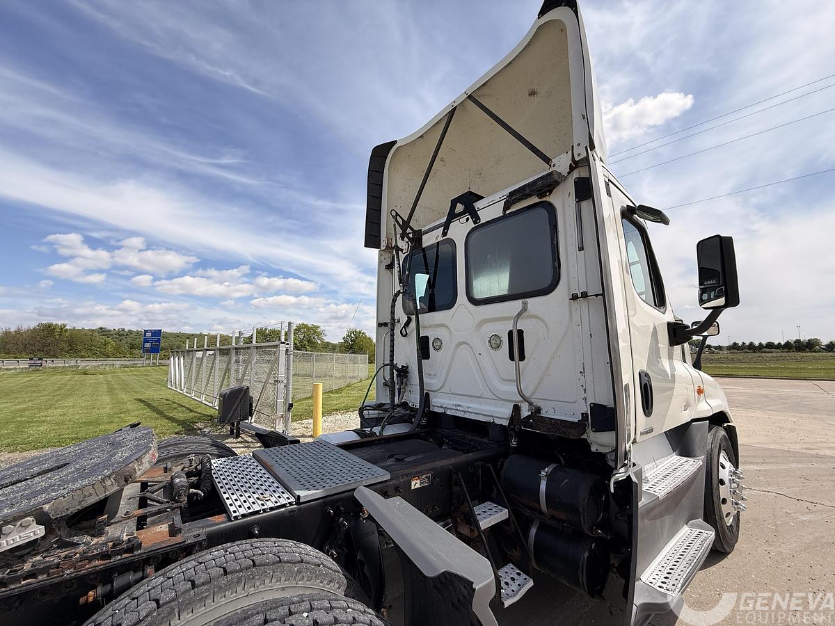 Used 2015 Freightliner Cascadia 125