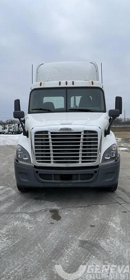 Used 2018 Freightliner Cascadia 113