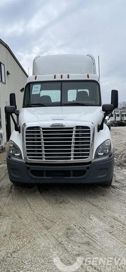 Used 2018 Freightliner Cascadia 113