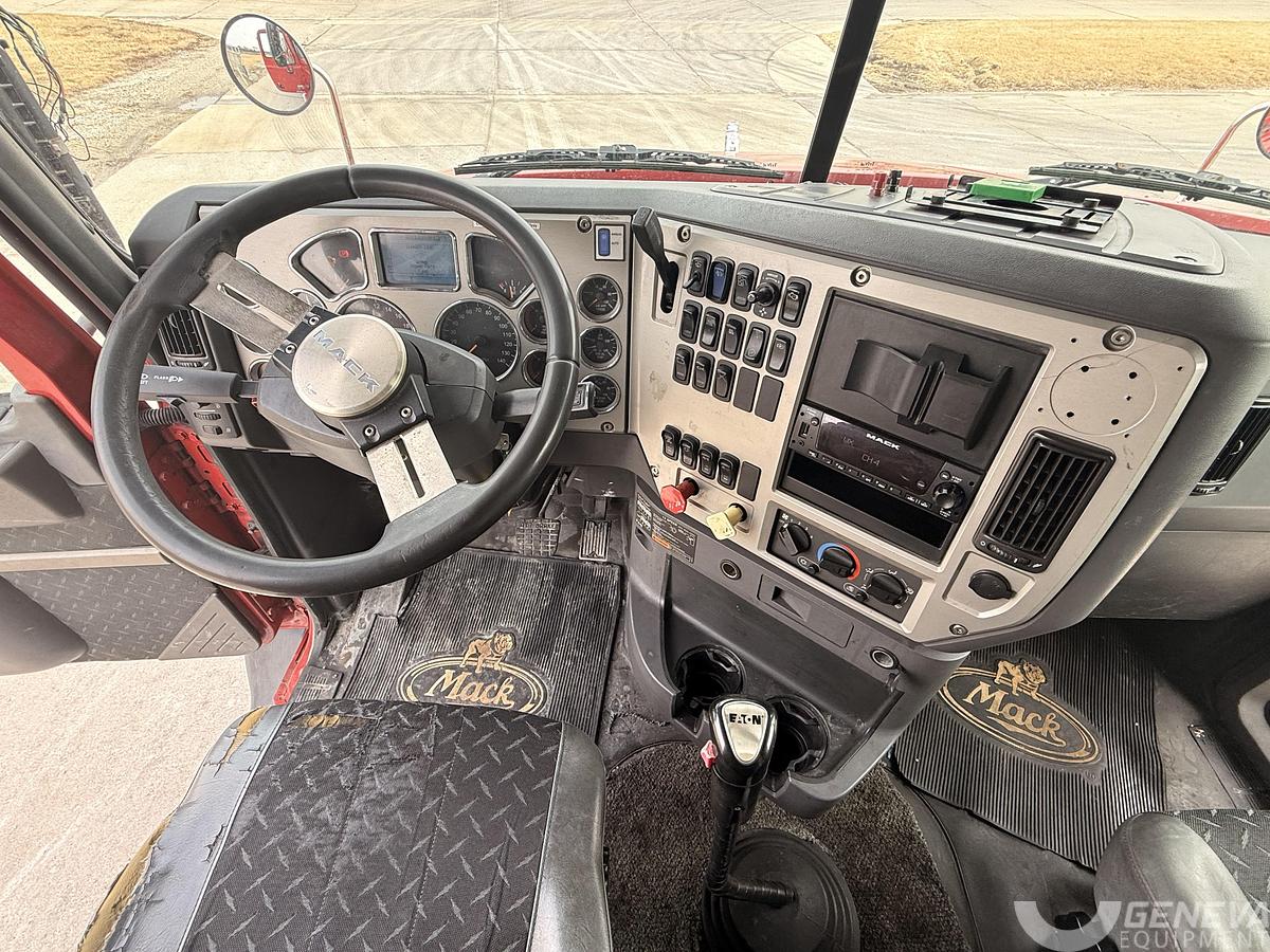 Used 2014 Mack Pinnacle CXU613