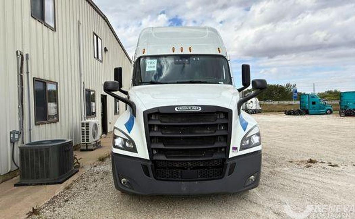 Used 2022 Freightliner Cascadia 126