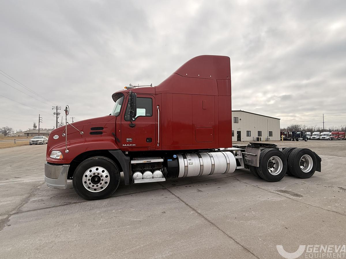 Used 2014 Mack Pinnacle CXU613