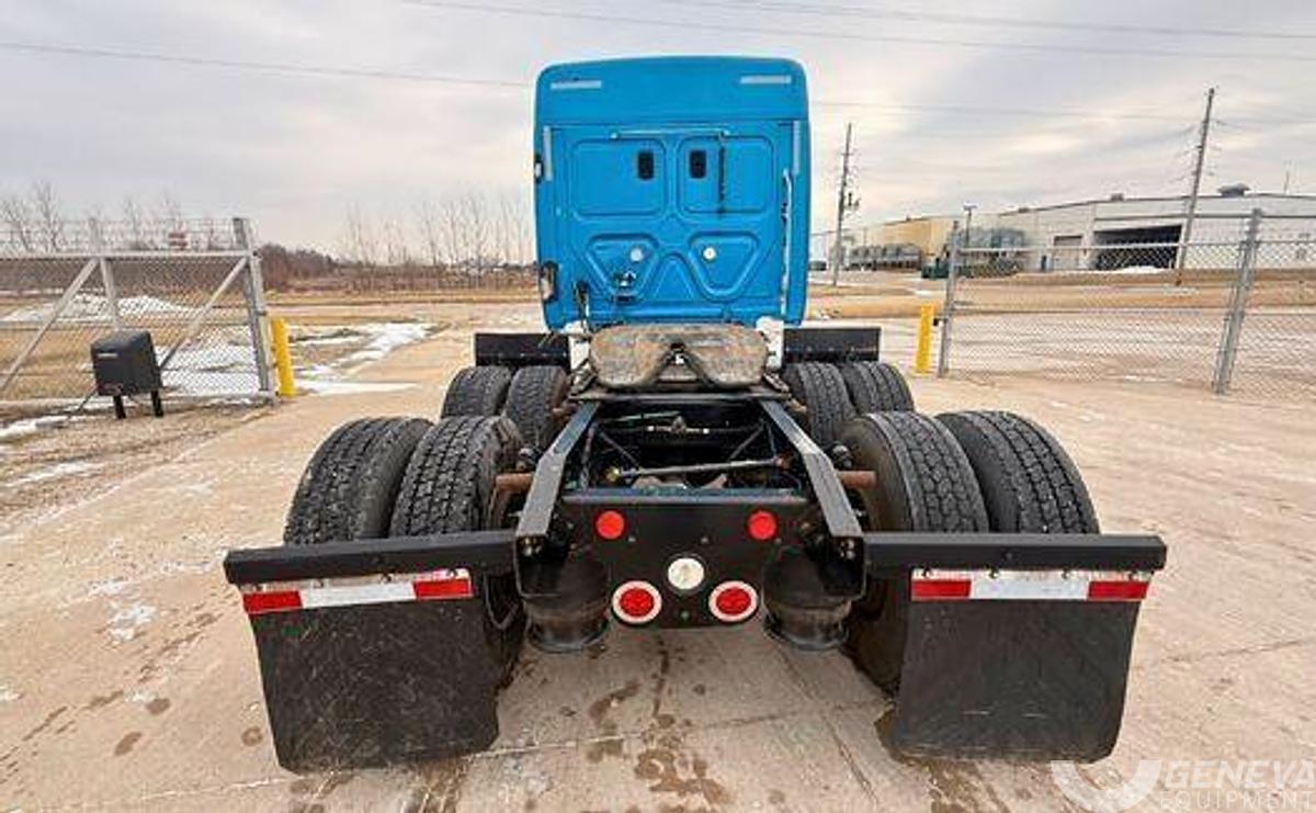 Used 2016 Freightliner CA 125